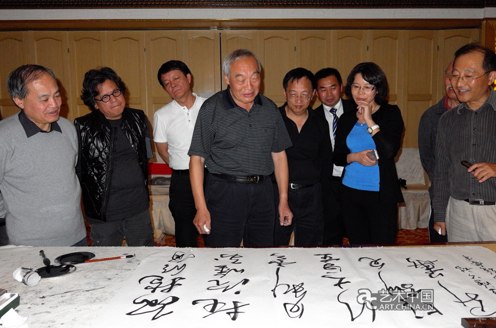 第二屆中外藝術(shù)家黃山對(duì)話--文化中國(guó)夢(mèng),第二屆中外藝術(shù)家黃山對(duì)話,文化中國(guó)夢(mèng),第二屆,中外藝術(shù)家黃山對(duì)話,中外藝術(shù)家黃山寫生,藝術(shù)中國(guó)寫生,藝術(shù)中國(guó)活動(dòng)